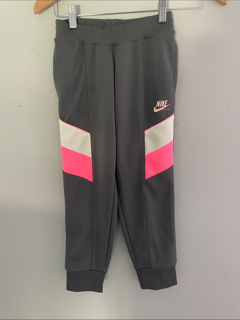 Nike Kids Charcoal Gray with Pink and White Colorblock Joggers girls size: 5/6